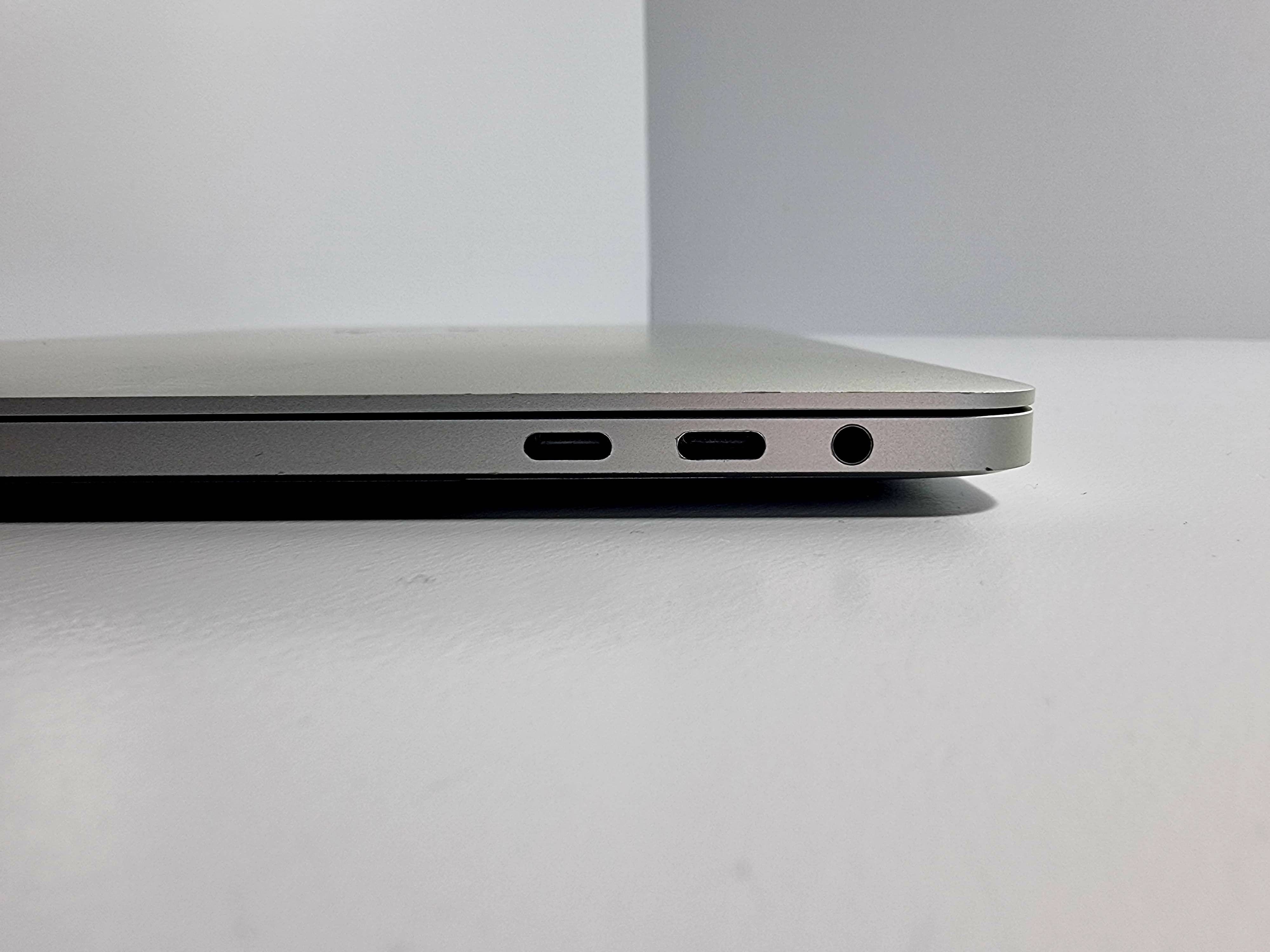 MacBook Pro 13" Touch Bar and Touch ID, 2017, Core i5 3,1Ггц/16Гб/512Гб SSD, 395 циклов / без коробки, Серебристый - Б/У